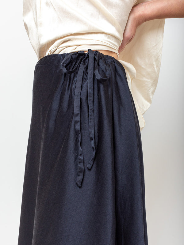 Sula - Bias Cut Skirt - Dark Navy - Verdalina